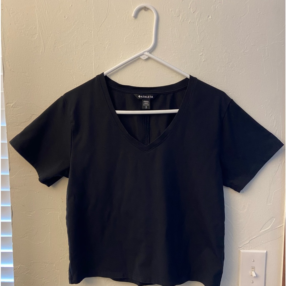 Athleta essential V-neck shirt